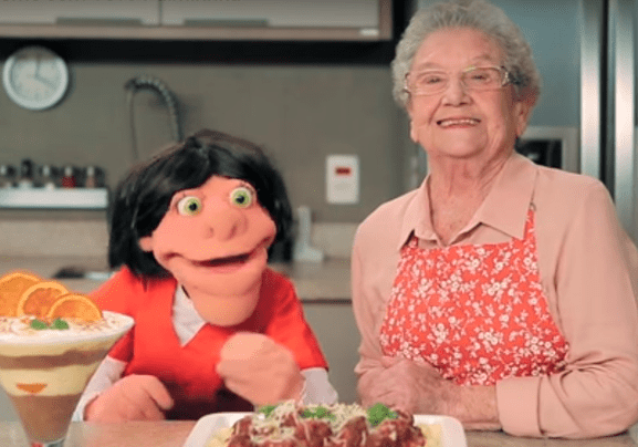 Palmirinha liberta a fome das detentas em vídeo hilário de OITNB