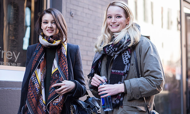 A parka é uma das peças-chave mais desejadas da estação. Saiba como usar!