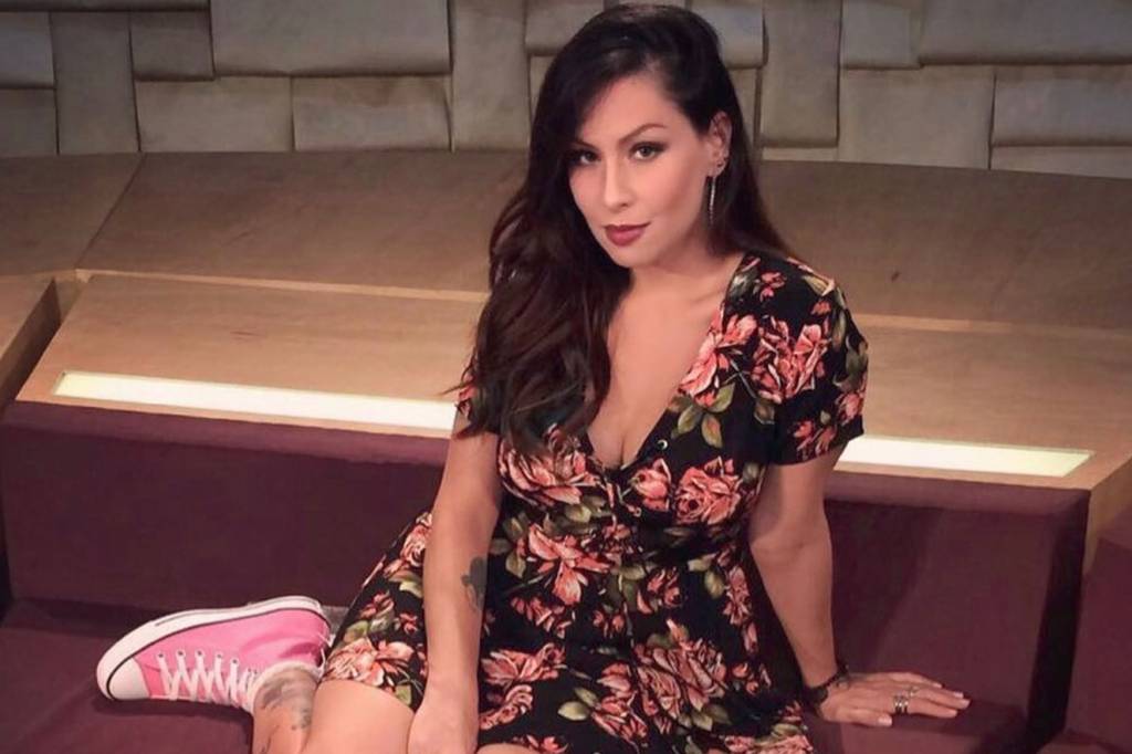 Pitty ficou só de sutiã no Coachella porque ela não é obrigada