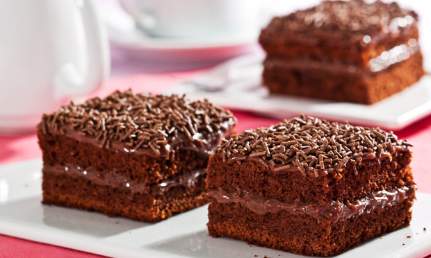 Bolo de brigadeiro prático com achocolatado