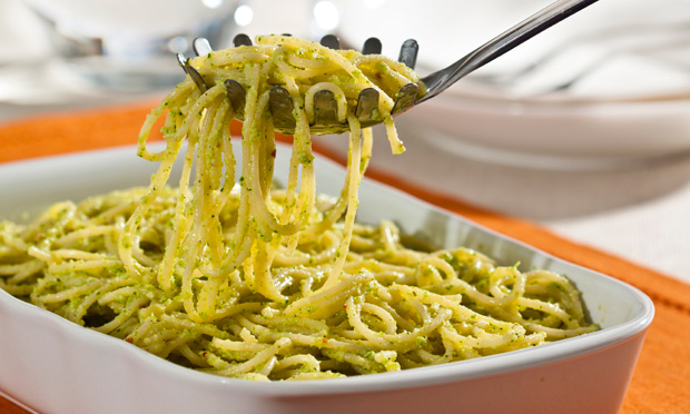 receita-espaguete-ao-creme-de-brocolis-pesto receita-espaguete-ao-creme-de-brocolis-pesto