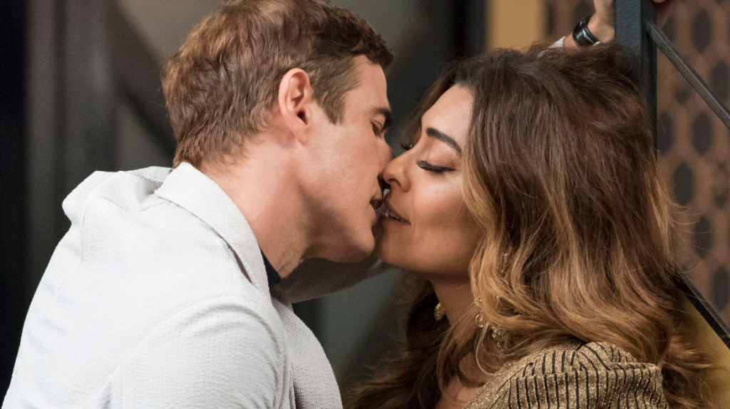 ‘A Dona do Pedaço’: após roubar Maria da Paz, Régis a pede em casamento