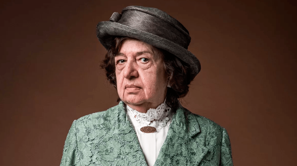 Nova personagem chega em ‘Éramos Seis’ para causar na vida de Lola