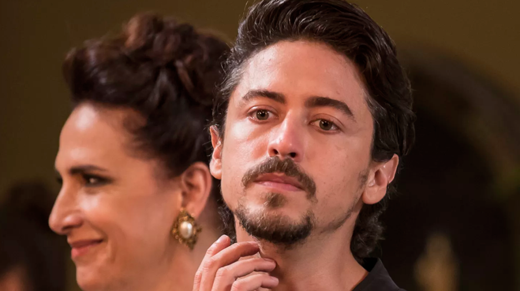 Jerônimo declara seu amor a Manu após acusar João em ‘Verão 90’