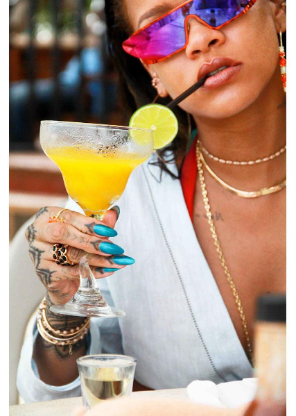 Nunca básica, Rihanna é a maior musa do verão que você respeita