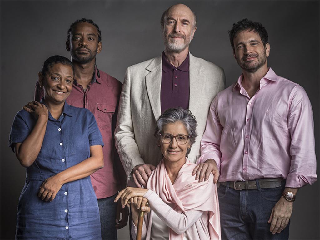 Roberval e sua família na primeira fase da novela Segundo Sol Roberval e sua família na primeira fase da novela Segundo Sol