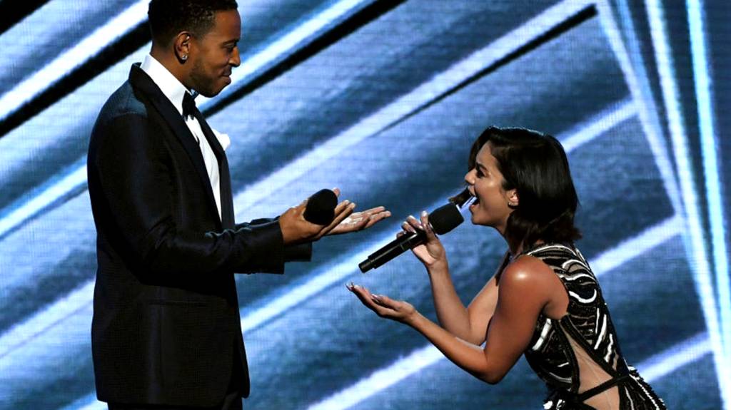 Vanessa Hudgens imitou a Celine Dion e simplesmente arrasou