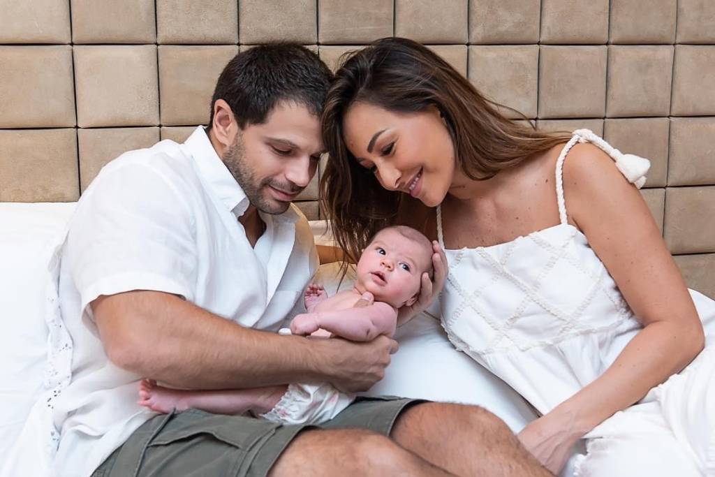 Com Zoe radiante, Duda Nagle mostra a família toda reunida em foto linda