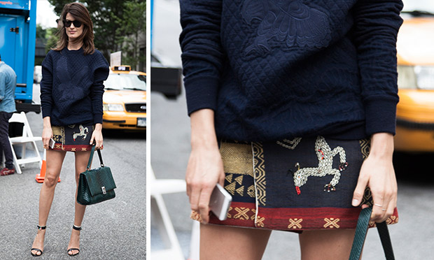 Saia estampada: a peça também funciona no inverno. Vem ver!