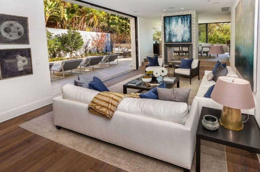 Sala – Kendall Jenner Sala – Kendall Jenner