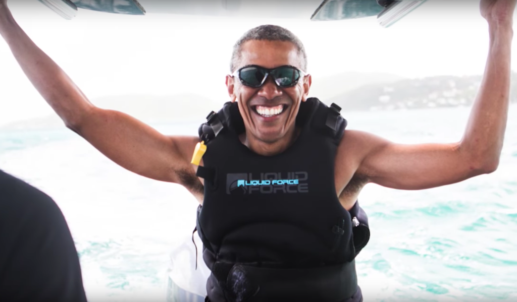 Obama surfistão: veja o ex-presidente dos EUA arrasando no mar