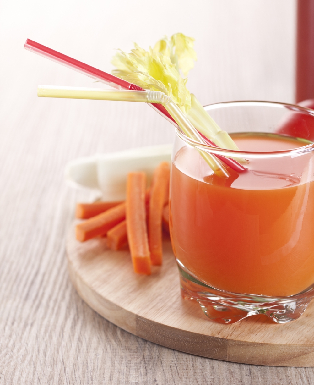Suco de laranja, cenoura e maracujá com gengibre Suco de laranja, cenoura e maracujá com gengibre