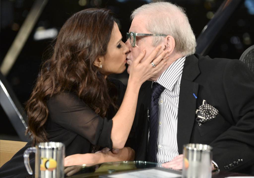 Tatá Werneck dá selinho em Jô Soares: “Você é o amor da minha vida, Jô!”