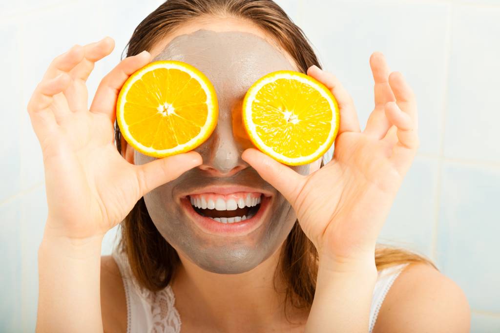 Como a alimentação pode influenciar na oleosidade produzida pela pele