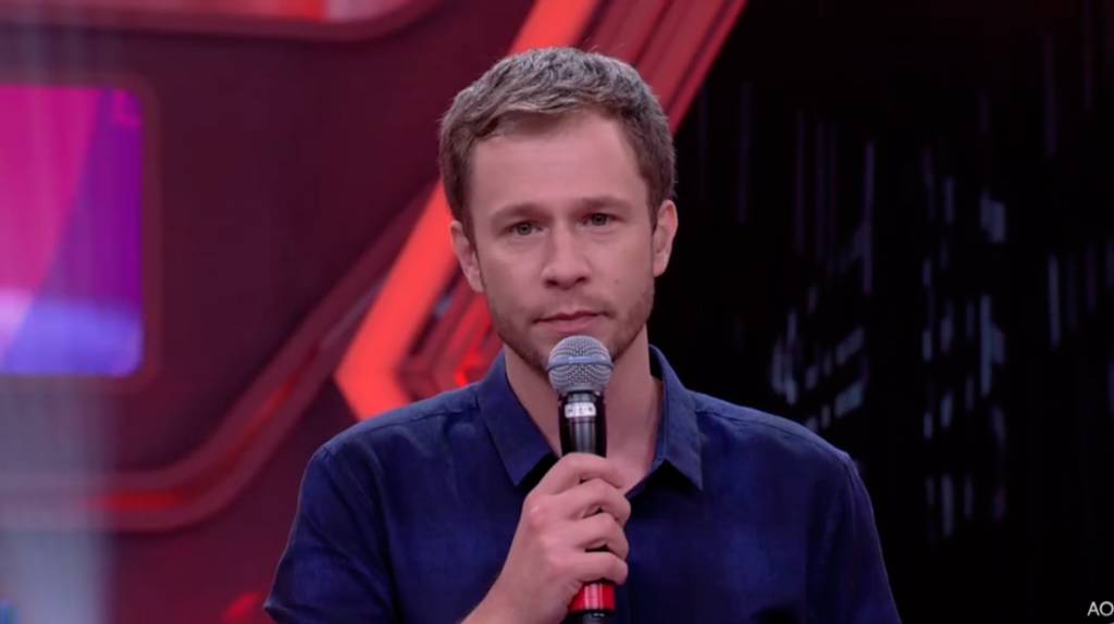 Após 15 anos, Tiago Leifert suspende contrato com a Globo