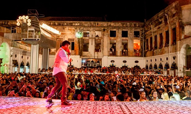 Timbalada abre temporada de ensaios com Saulo Fernandes e Sarajane Timbalada abre temporada de ensaios com Saulo Fernandes e Sarajane