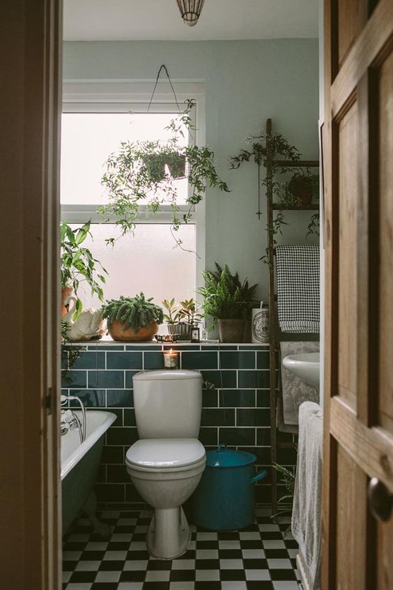 urban-jungle-dicas-para-colocar-verde-em-casa-banheiro-designsponge