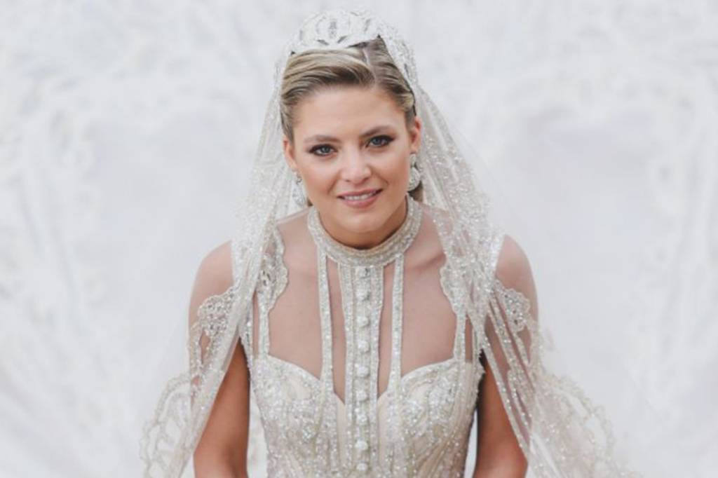 Esta mulher se casou usando o vestido de noiva mais rico do ano até agora