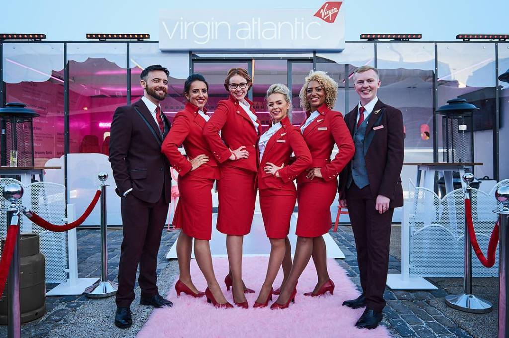 Companhia aérea passa a permitir que comissárias trabalhem sem maquiagem