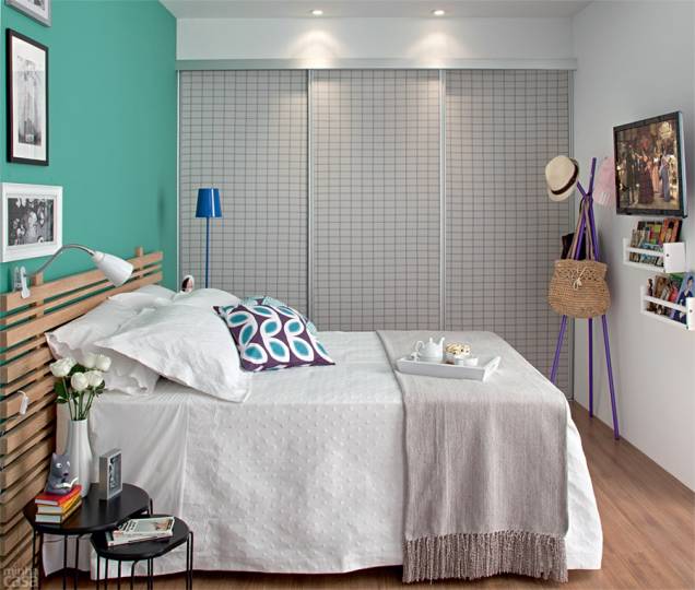 <span>O closet com portas de correr, forradas de tecido, substitui bravamente o armário embutido: tem lugar para guardar de tudo e não desequilibra o orçamento. </span>Projeto do <span>escritório Marchetti+Bonetti.</span> <span>O closet com portas de correr, forradas de tecido, substitui bravamente o armário embutido: tem lugar para guardar de tudo e não desequilibra o orçamento. </span>Projeto do <span>escritório Marchetti+Bonetti.</span>