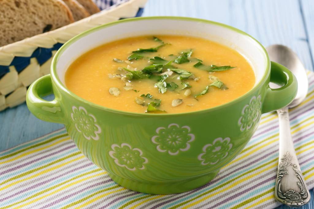 Sopa de mandioquinha com alho-poró Sopa de mandioquinha
