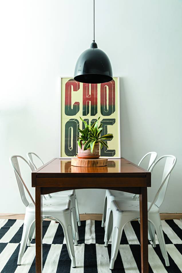 Sala de estar e jantar da blogueira, Vivi Visentin, do blog Decorviva, projetado e decorado por ela, para a matéria "Em casa com as blogueiras", da revista Minha Casa. Sala de estar e jantar da blogueira, Vivi Visentin, do blog Decorviva, projetado e decorado por ela, para a matéria "Em casa com as blogueiras", da revista Minha Casa.