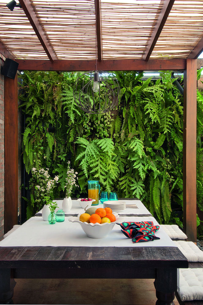 este-espac3a7o-gourmet-com-churrasqueira-tem-atc3a9-jardim-vertical