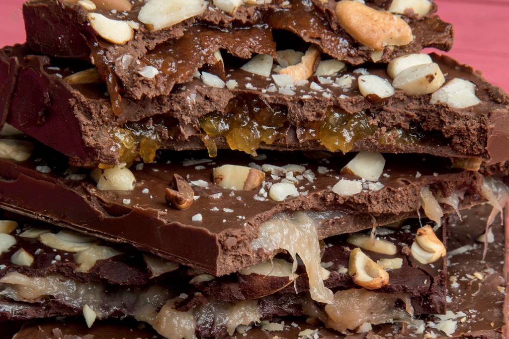 barra crocante de chocolate recheada barra crocante de chocolate recheada