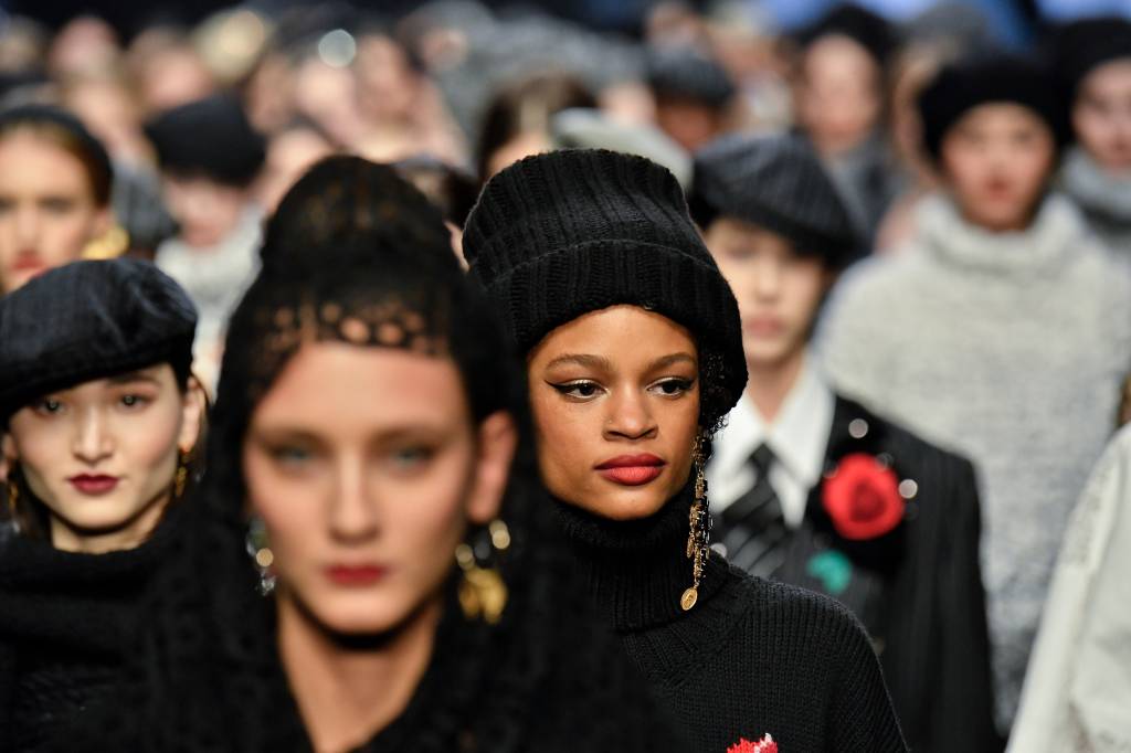 Volume e empoderamento feminino dão o tom na Semana de Moda de Milão