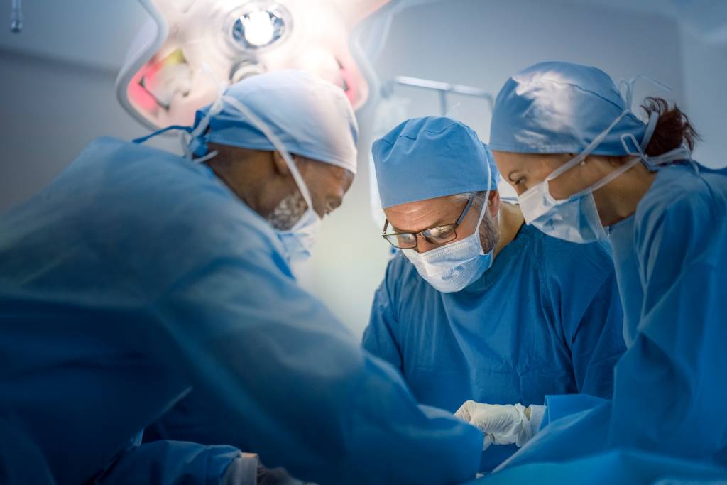 Caso inédito: Gêmeas trans fazem cirurgia de readequação de sexo em SC