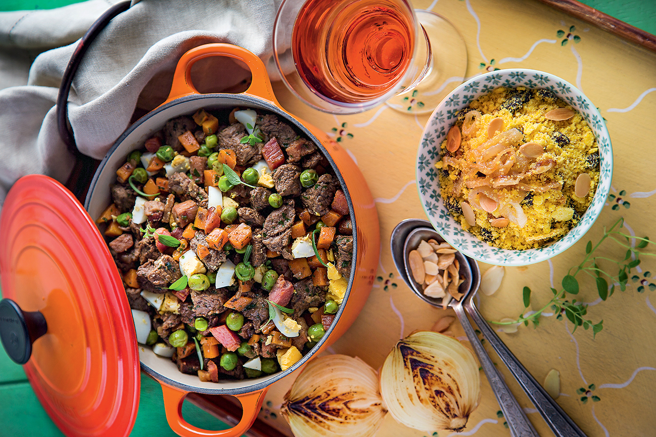 Picadinho de alcatra com farofa de cebola