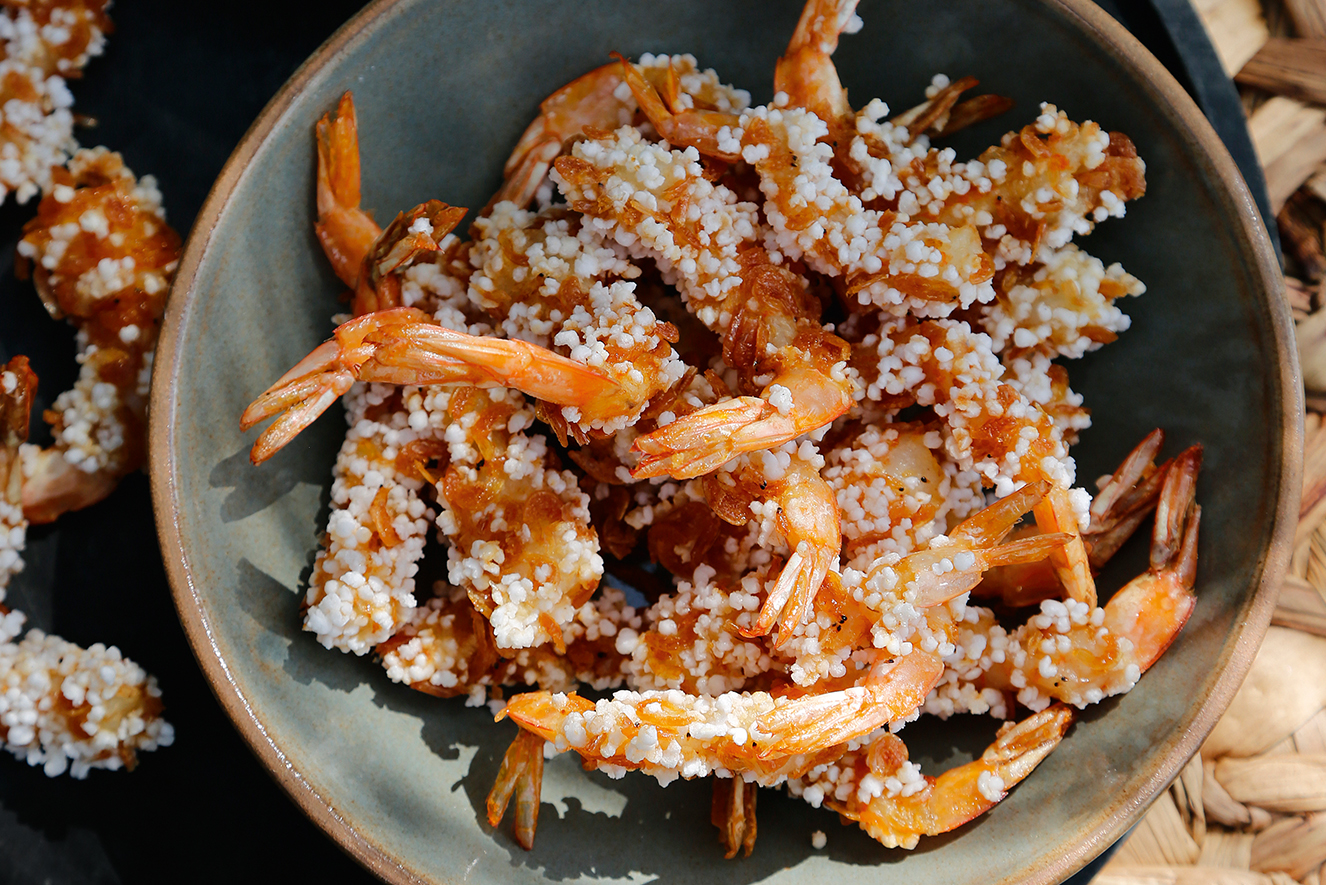 camarão empanado na tapioca com aviú