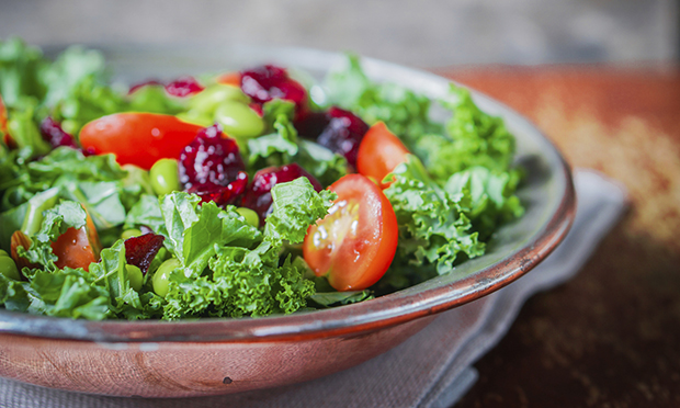 receita-detox-salada-crocante-couve-73443 salada crocante