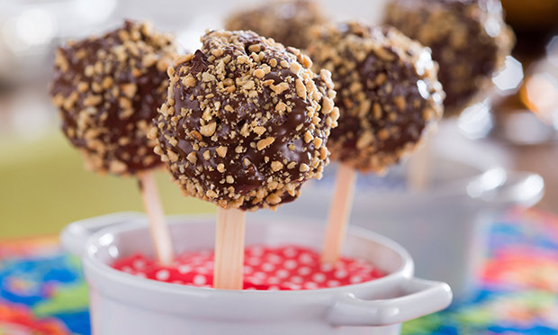 https://gutenberg.claudia.abril.com.br/receitas/maca-do-amor-de-pipoca/ pipoca