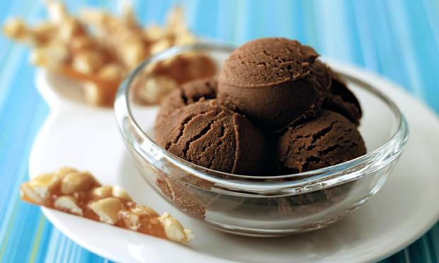 receita-sorvete-de-chocolate-com-crocante-de-macadamia receita-sorvete-de-chocolate-com-crocante-de-macadamia