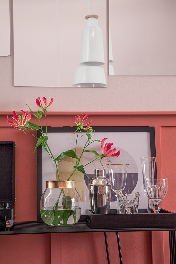 salas-de estar-e-jantar–decoradas-com-painel-de-boiserie-2 salas-de-estar-e-jantar-decoradas-com-painel-de-boiserie-2