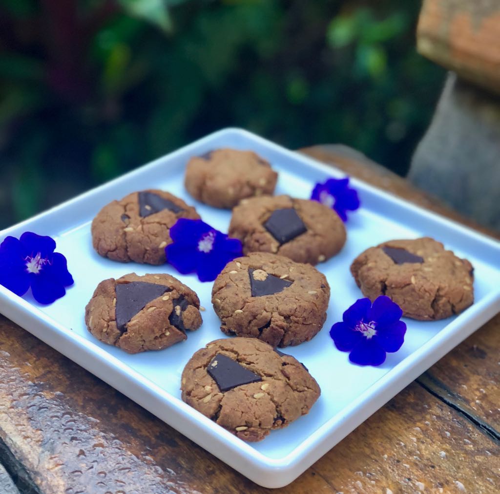 Cookie low carb com chocolate amargo