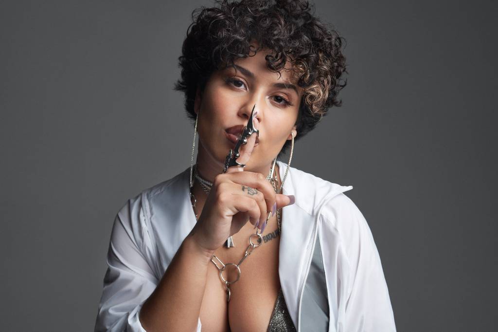 Descubra as intensas voltagens da rapper Bivolt