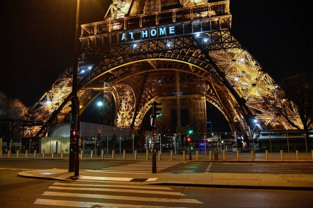 Coronavirus: the Eiffel Tower says “thank you” to the people mobilized Coronavirus: the Eiffel Tower says “thank you” to the people mobilized