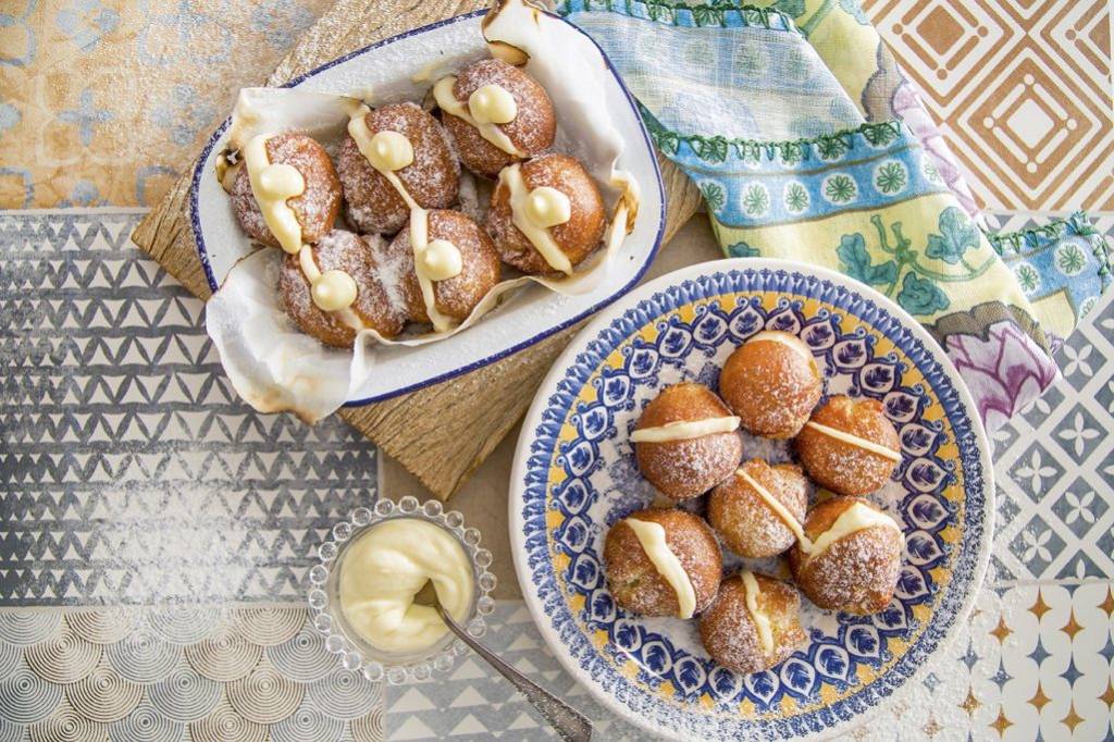 Ao estilo Bridgerton: receitas de comidinhas para um chá da tarde