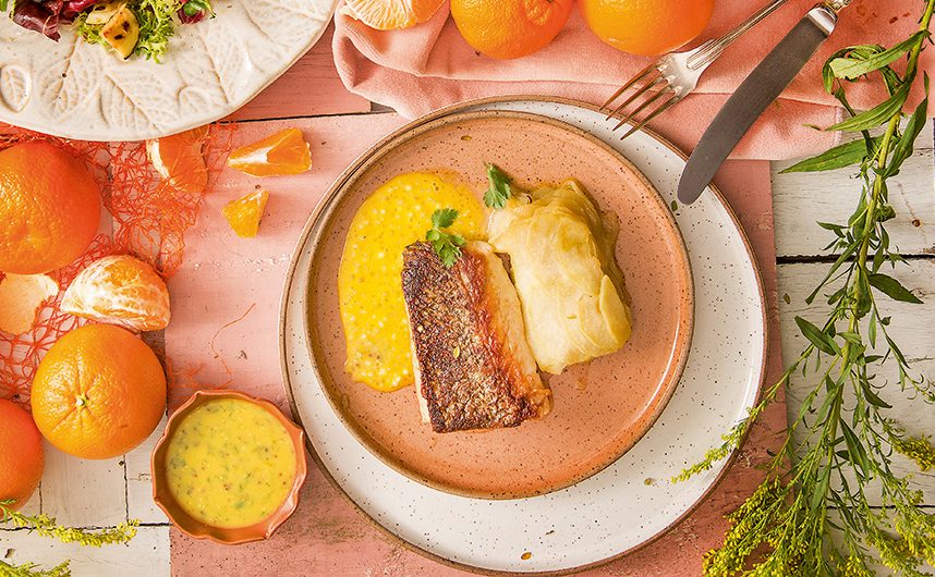 Tainha com molho de mexerica e gratinado de maçã verde Tainha com molho de mexerica e gratinado de maçã verde