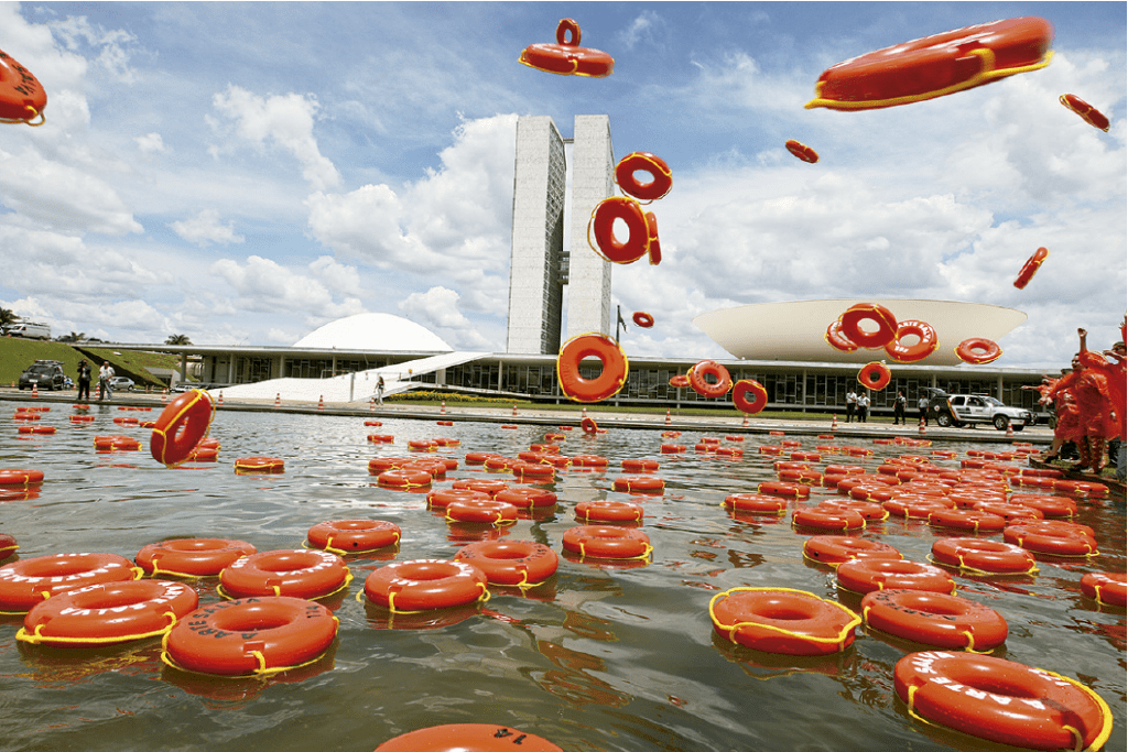 Gal. Kogan Amaro – Art. Eduardo Srur. A Arte Salva, 2011 – impressão em metacrilato – 100 x 150 cm-edição de 5 Gal. Kogan Amaro – Art. Eduardo Srur. A Arte Salva, 2011 – impressão em metacrilato – 100 x 150 cm-edição de 5