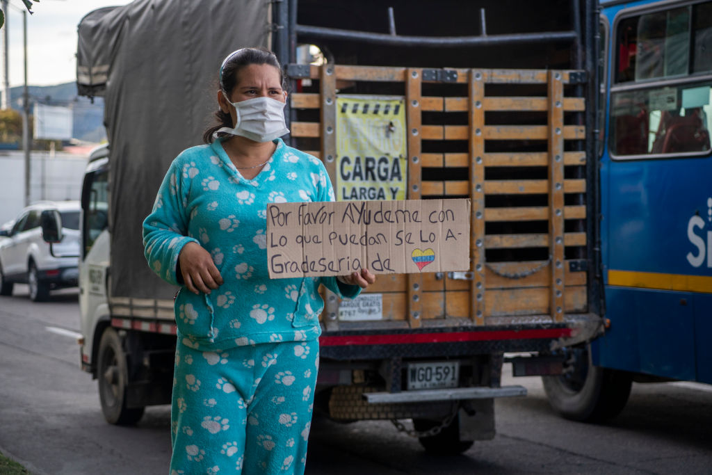Mulher venezuelana pedindo ajuda Mulher venezuelana pedindo ajuda