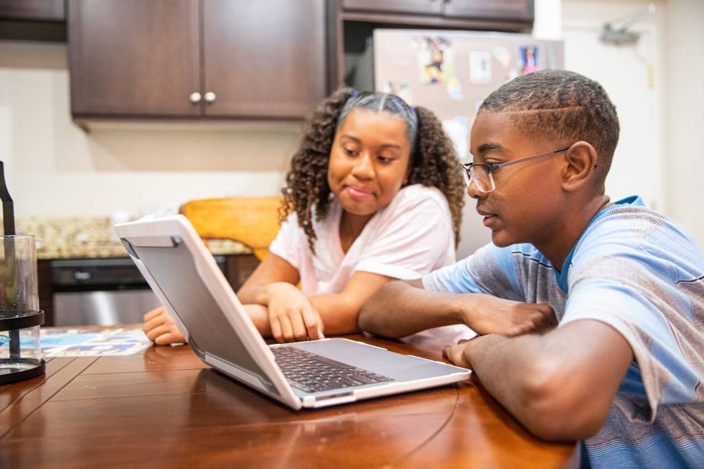 O que devemos considerar sobre vício em tecnologia entre jovens?