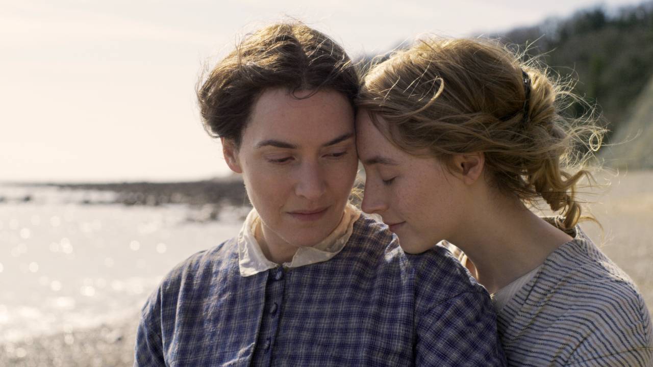 Kate Winslet e Saoirse Ronan, em Ammonite