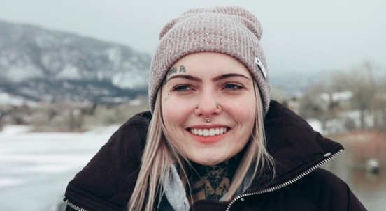 Morre Daisy Coleman, do documentário  “Audrey & Daisy”, aos 23 anos