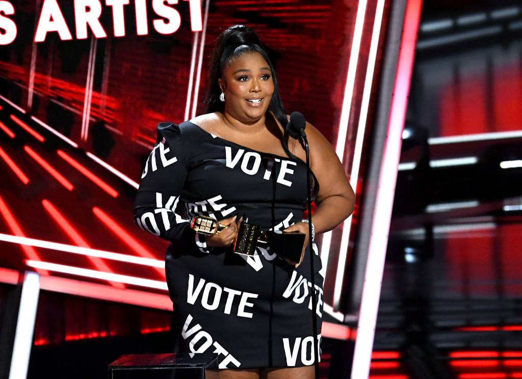De Cher a Lizzo, os looks destaques do Billboard Music Awards 2020