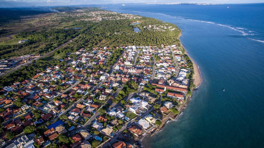 DJI_0076 Imagem aérea da região de Itaparica. Casas construídas na faixa de areia agora estão sendo invadidas pelo mar