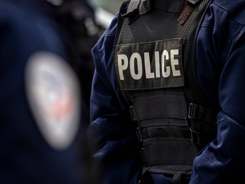 Brasileira afirma ter sofrido aborto por causa de polícia francesa