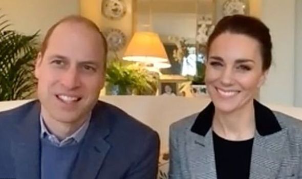Kate Middleton e Príncipe William videochamada Kate Middleton e Príncipe William têm participado de videochamadas especiais durante a quarentena